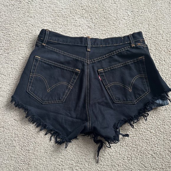 Levi’s 550 Orange Tab Vintage Cut Off Black Denim Shorts - Picture 2 of 3